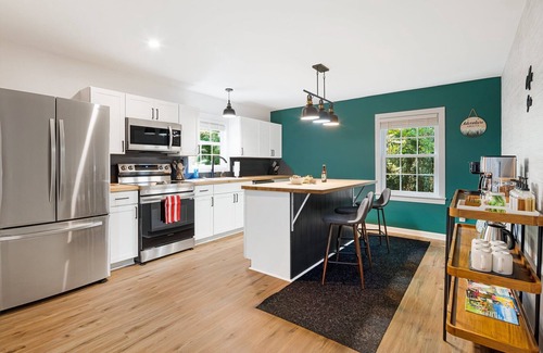 Maggie Valley House | DISCOUNTS! Sleeps 12: Hot Tub, Game Room, Cold Plunge, Fire Pit & Coffee Bar!
