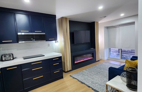 Thorold Apartment | Discover a haven of luxury and comfort in this luxury and exquisite unit for 2