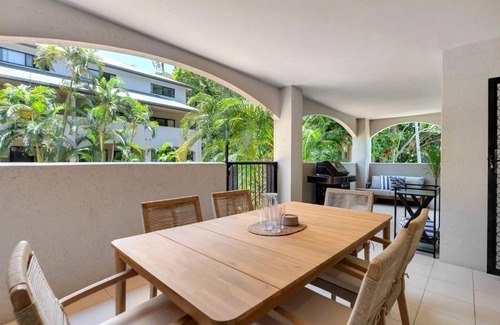 Parramatta Park Apartment | Discover a Stylish and Tranquil Haven by the Pool