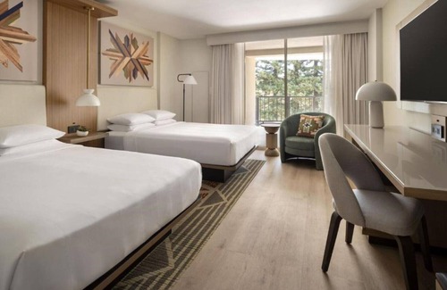 San Ramon House | Discover an urban retreat at our renovated Room.