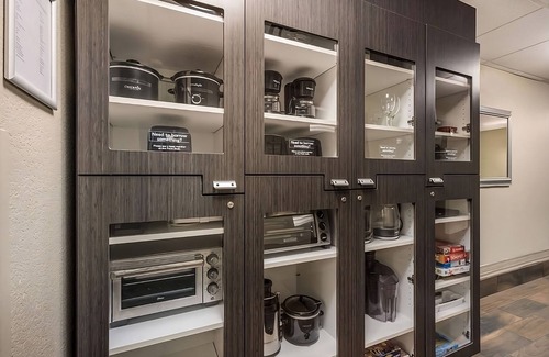 Linthicum Heights House | Discover Baltimore's Best Spots, 2 Cozy Units With Kitchens, Pets Allowed!