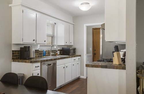 Broken Arrow House | Discover Broken Arrow charm near Oral Roberts University 14min away