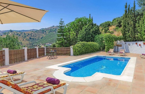 Frigiliana Villa | Discover Casa Jorge: Where the sun-kissed Costa Del Sol meets unparalleled tranquility.