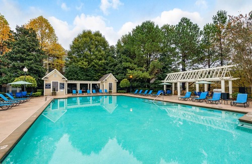 Cumberland Apartment | Discover Cumberland charm near The Battery Atlanta