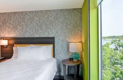 Lake Hamilton Hotel | Discover Hot Springs' Hidden Gem! Pets Allowed, Free Breakfast, Free Parking