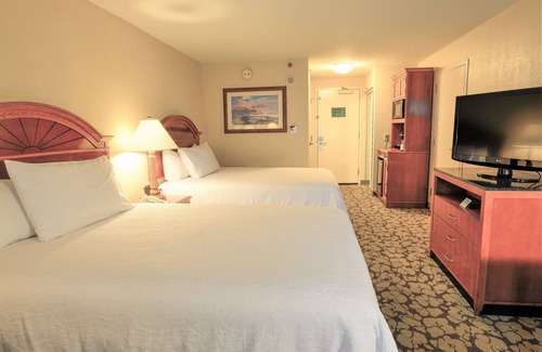 Chinatown Hotel | Discover Houston's Beauty from Comfortable Room with Outdoor Swimming Pool