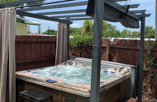 Jensen Beach House | Discover Jensen Beach charm, just an 10-min drive to Jensen Beach and Stuart