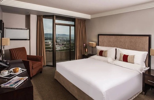 Maseru Hotel | Discover Kingdom of the Sky! Onsite Spa, Sauna, Swimming Pool & FREE Parking!