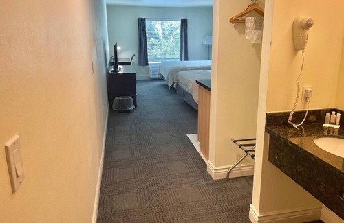 Cuero House | Discover More of Cuero, TX! Pet-friendly Unit w/ Kitchenette, FREE Parking!