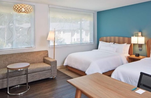 Williamsburg House | Discover Orlando's Magic from our 3 Stylish Accommodations! Outdoor Pool