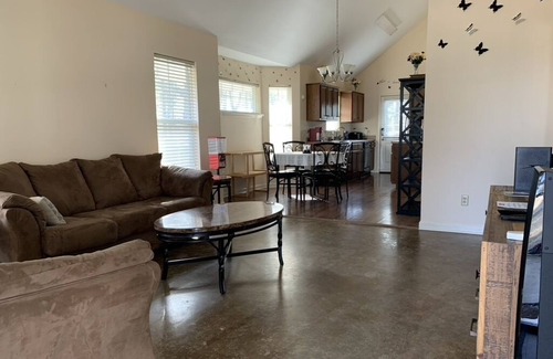 Oxford House | Discover Oxford Charm, Just A Quick 5-min Drive To University of Mississippin