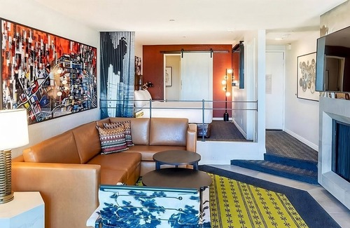 Norma Triangle Hotel | Discover Pizza Dough Pizzeria & Bar! Lovely Unit, Pet friendly