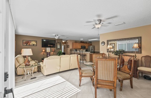 The Villages Villa | Discover Relaxation and Fun in a Charming Patio Villa with a Golf Cart!