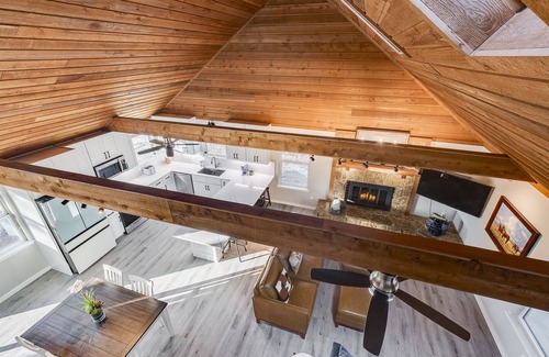 Marietta Cabin | Discover relaxation in Marietta's cozy 3-bedroom cabin near WinStar