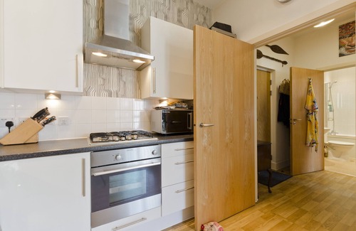 Vincent Square Apartment | Discover Riverside Comfort at Tate Britain: Stylish 1-Bed Apartment (Sleeps 4)