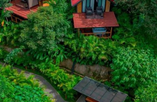 Barrio Pilo Cabin | Discover romantic cabin with jacuzzi near La Fortuna at only 25 min drive