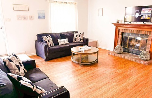 Norfolk - Virginia Beach House | Discover Serenity at Ocean Breeze Haven: Your Perfect Retreat in Virginia Beachn