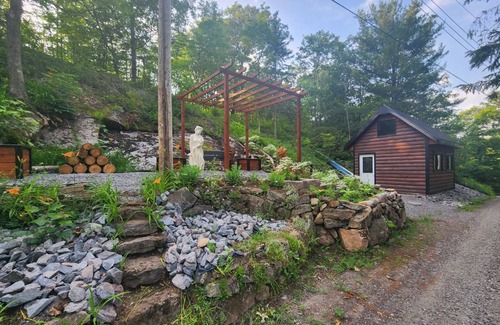 Faraday Cottage | Discover Serenity: Ultimate Summer Getaway Awaits at Charming Cottage Retreat!