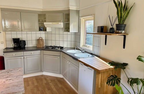 Municipality of Harderwijk House | Discover the Basic Retro and enjoy this unique accommodation with its own style and layout, perfect for a party of up to 4 people.