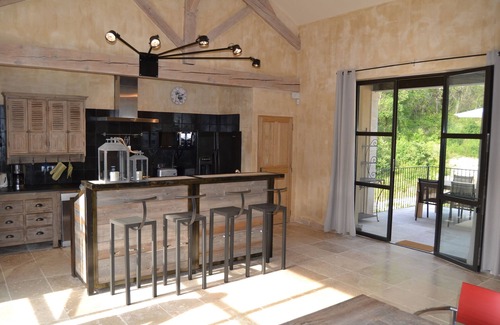 Cereste House | Discover the Lubéron; Welcome to Mas Sainte Hélène
