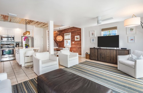 Uptown - Upper Duval House | Discover the lure of Casa Catalina, a blend of Key West charm and modern comfort