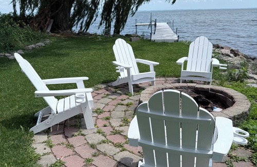 Oshkosh House | Discover the Perfect Lake House Getaway on Lake Winnebago in Oshkosh!