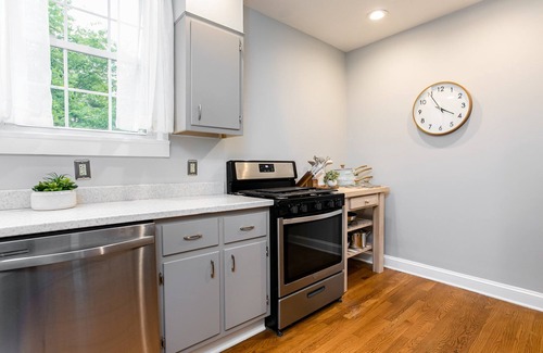 Keller Park House | Discover university charm. Your 4-bedroom retreat, an 8-min drive to Notre Dame.