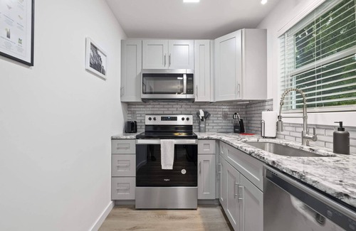 Charlotte House | Discover Urban Luxury: 4-Bedroom Retreat in the Heart of Uptown Charlotte!