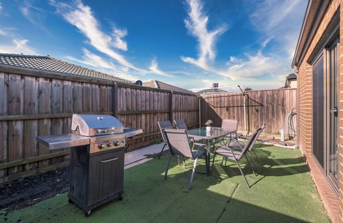 Point Cook House | Discover your dream home, where modern comfort meets suburban tranquillity
