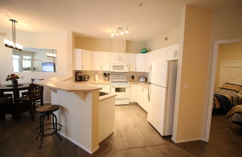 North End Condo | Discovery Bay #537