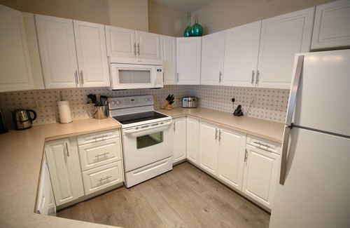 North End Condo | Discovery Bay #537