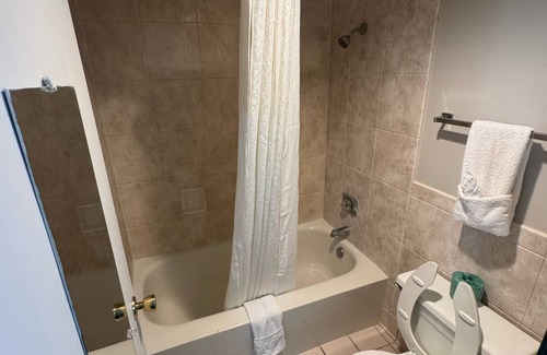 Lafayette Hotel | Discovery Inn