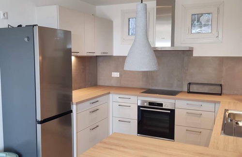 El Mas Isaac House | Disfruta de esta casa con fantásticas vistas, piscina y jardín privado situada en Can Isaac, Palau Saverdera, Costa Brava