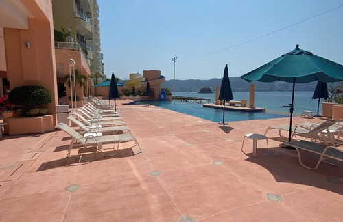 Costera Acapulco Condo | Disfruta de la Comodidad y Elegancia en el Corazón de Acapulco