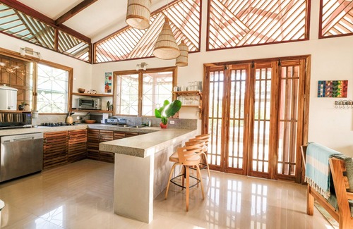 Puerto Viejo de Talamanca House | Dishwasher-Private Pool-AC-Walk to Beach!