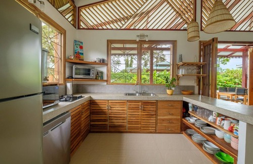 Puerto Viejo de Talamanca House | Dishwasher-Private Pool-AC-Walk to Beach!