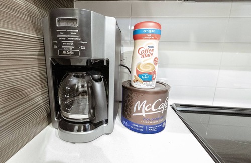 Hyde Park Condo | Disinfected unit. 5 min walk to UT. King bed.