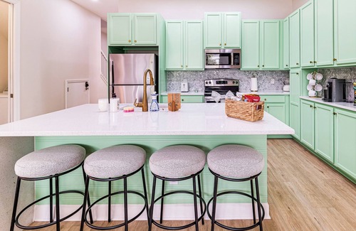 Davenport House | Disney Area Hub: Heated Pool & Resort-Style Perks