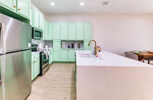 Davenport House | Disney Area Hub: Heated Pool & Resort-Style Perks