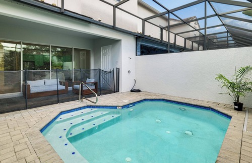 Davenport House | Disney Area Hub: Heated Pool & Resort-Style Perks
