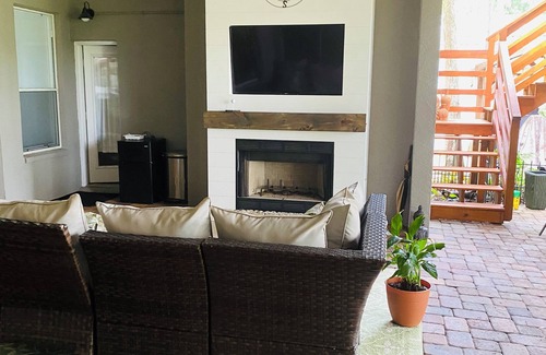 Land O' Lakes Apartment | Disney,Busch Gardens,Beautiful Beaches 1-bedroom studio, 15 minutes from Tampa.