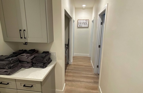 Midway City House | Disney&Ca Advent/5mi-Lt Saigon - Emrys