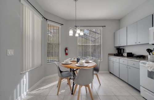 Crystal Cove Apartment | Disney Getaway~Pool~Gated Resort~Near Parks