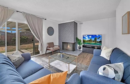 Garden Grove House | Disney Getaway Traveler's Dream Near Little Saigon