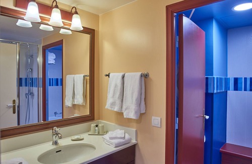 Coupvray Hotel | Disney Newport Bay Club