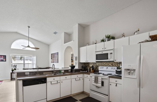 Indian Point House | Disney Pool Villa low offer prices