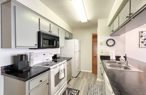 Royal Palm Bay Condo | Disney retreat. 4.5 miles from Disney.