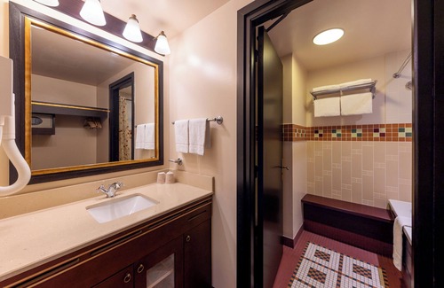 Coupvray Hotel | Disney Sequoia Lodge