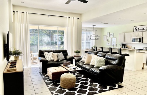 Windsor Hills House | Disney South facing Pool Home, 5 minutes from Disney, Complimentary pool Heat!