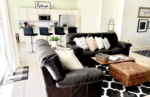 Windsor Hills House | Disney South facing Pool Home, 5 minutes from Disney, Complimentary pool Heat!